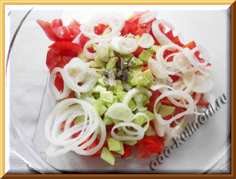 овощной салат с помидорами и болгарским перцем