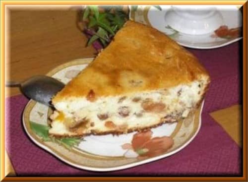 Блинный пирог — пудинг с изюмом и яблоками