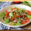 Диетический салат с помидорами и кунжутом