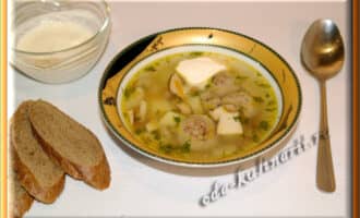 Пикантный суп с белыми грибами по-французски