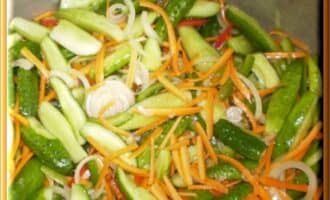Салат из огурцов на зиму с морковью и луком
